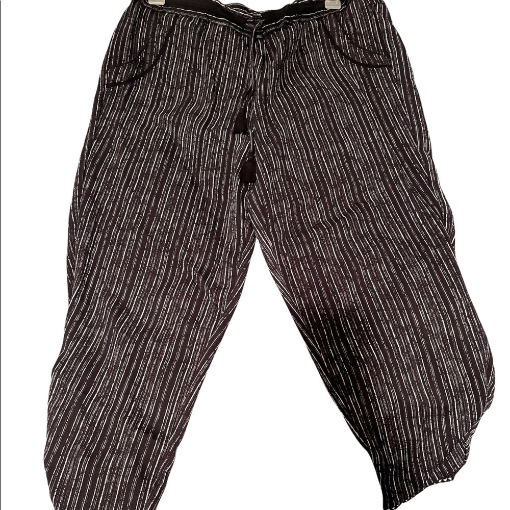 Black w/ white stripe lightweight Capri pants